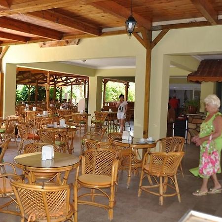 Larissa Inn Белдиби Екстериор снимка